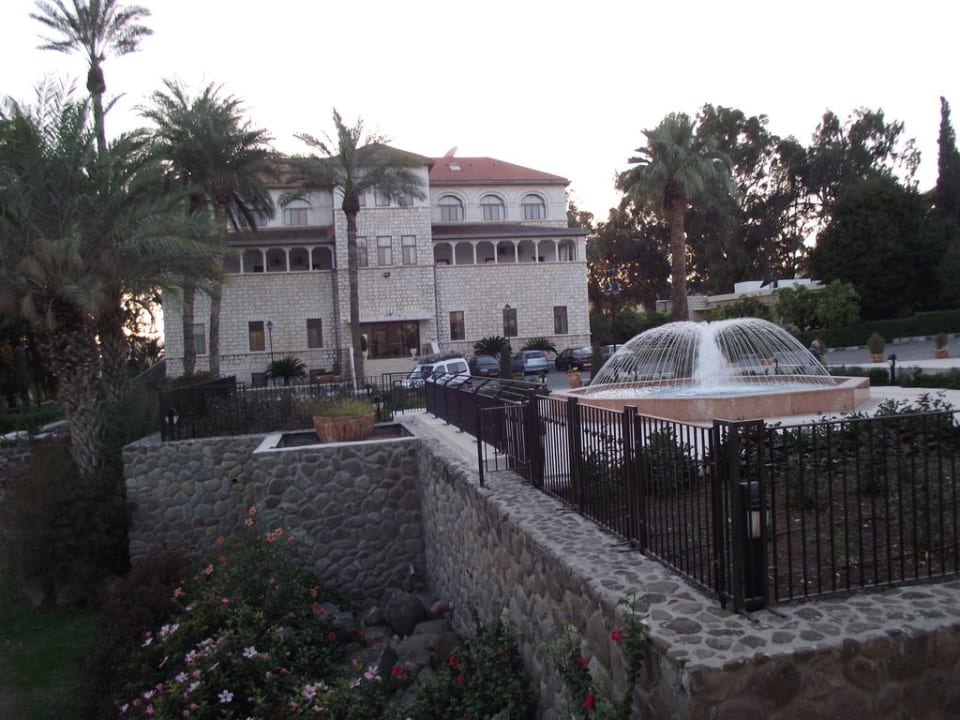 Blick zum alten Hospitz (Rezeption) Hotel A.N.S.M.I. Mount of Beatitudes