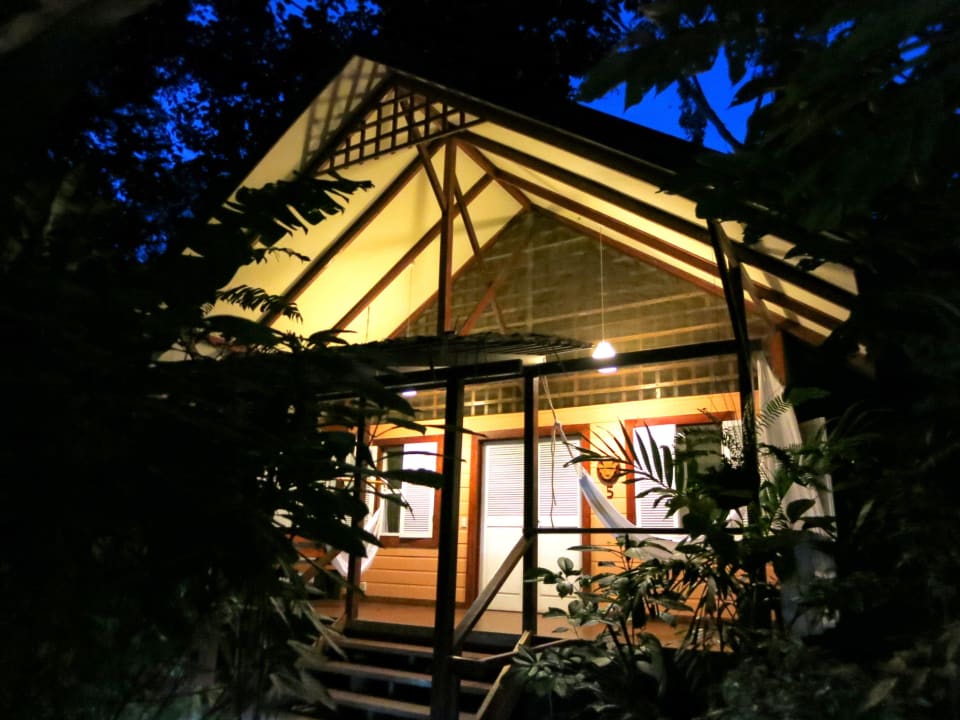 Bungalow am Abend Namuwoki Lodge