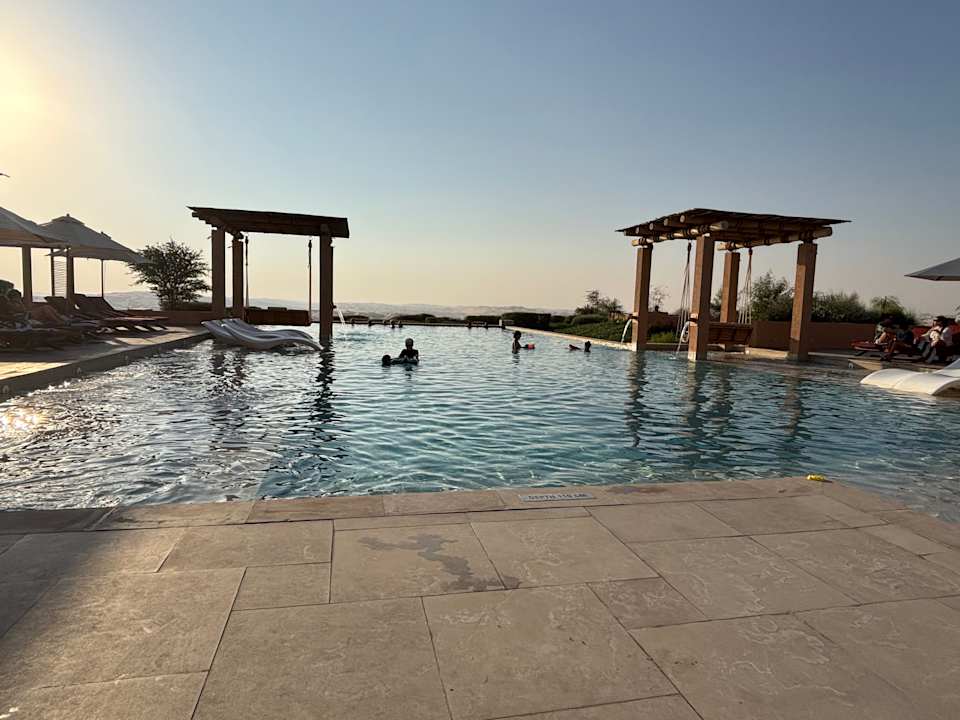 Pool Bab Al Nojoum Bateen Liwa