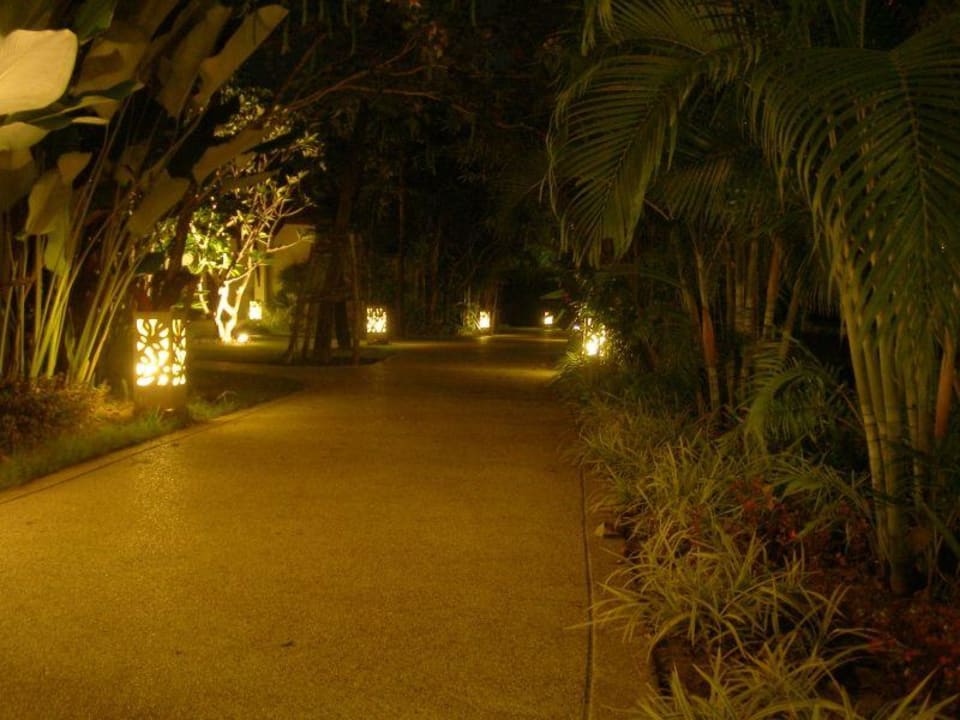 Drozki hotelowe nocą Seaview Khao Lak Resort