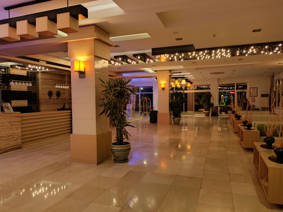 Lobby Telatiye Resort