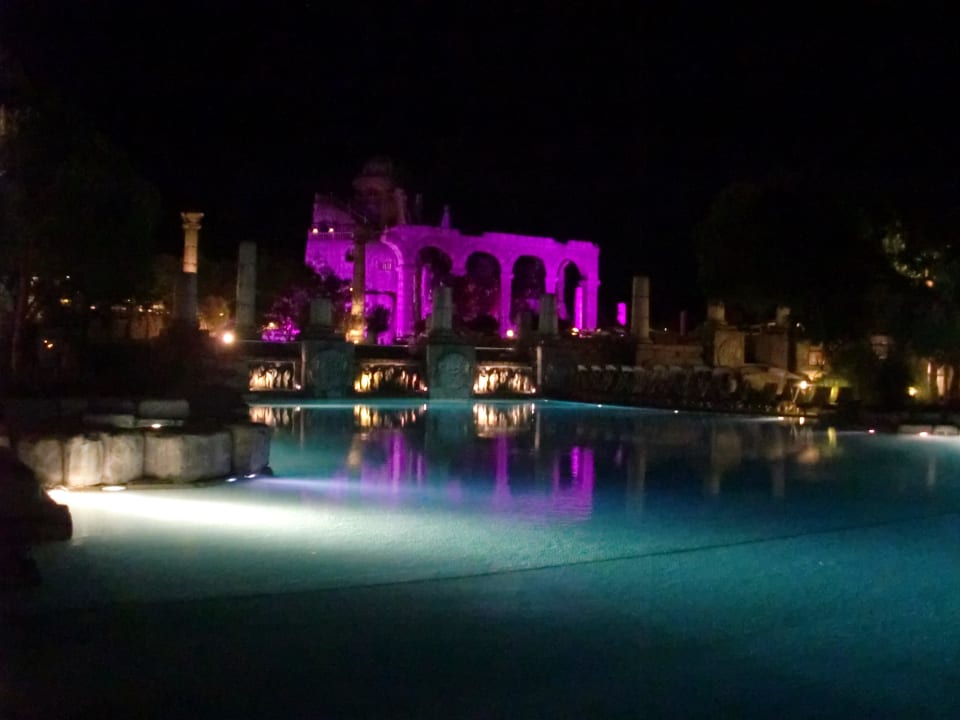 Pool abends Xanadu Resort Hotel