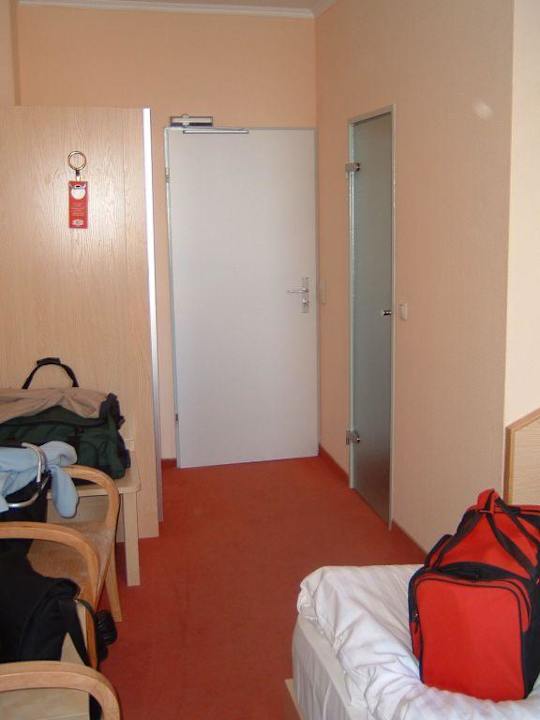 Doppelzimmer Eingang  PLAZA INN Hamburg Moorfleet
