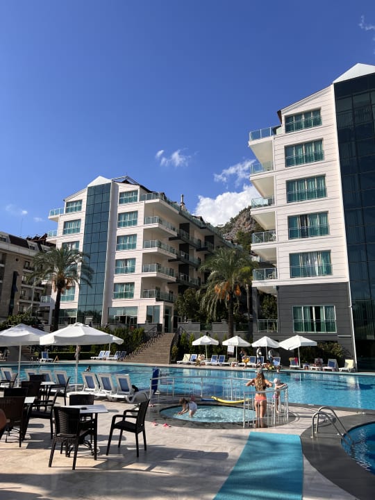 Pool Hotel Grand Ring