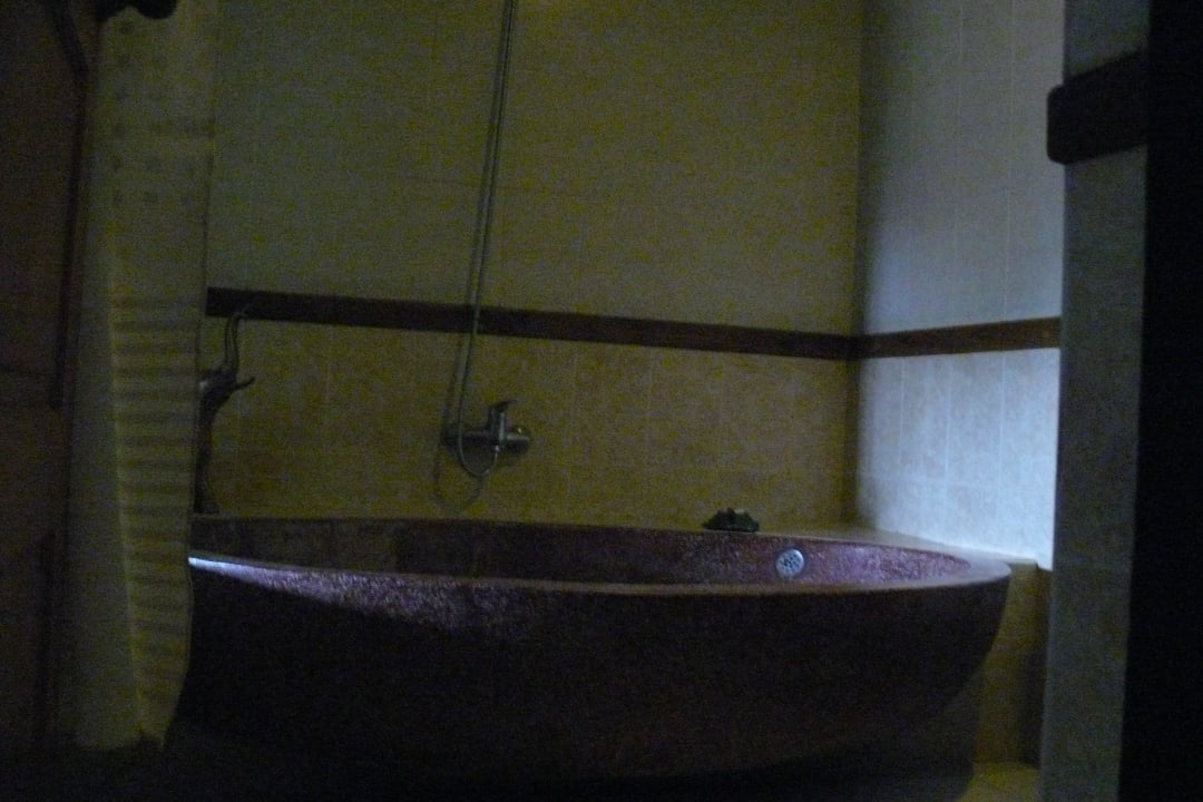 Badewanne mit Dusche Hotel Amazing Nyaung Shwe