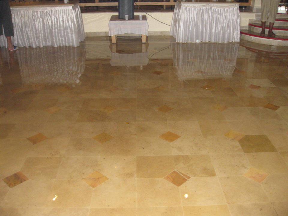 Das wasser stand 20cm in der Lobby Hotel El Mouradi Cap Mahdia