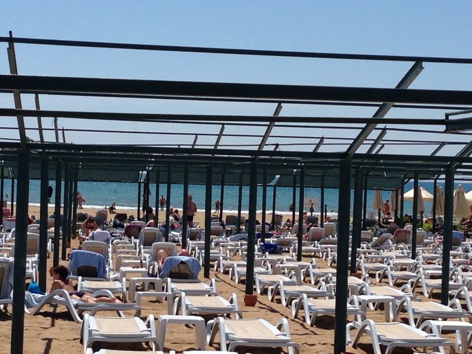 Liegen ohne Ende.. Side Breeze Hotel