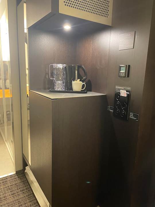 Zimmer Züri by Fassbind