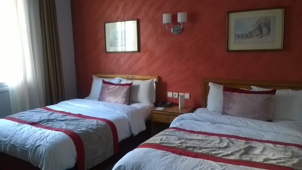 Кровати в номере  Hotel Les Saisons