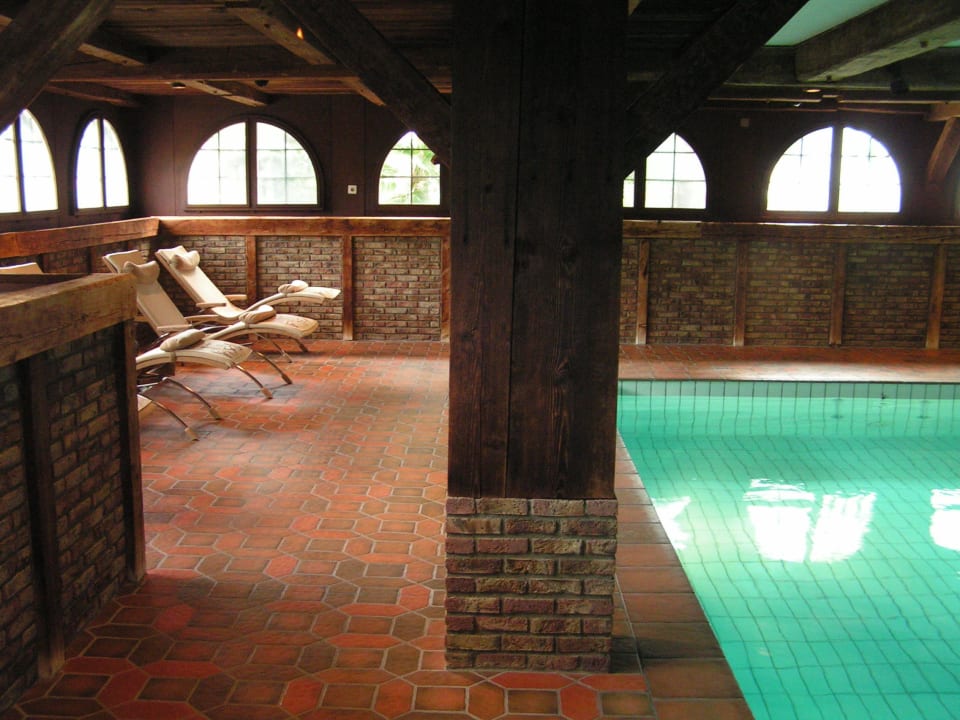 Hallenbad des Schloss-Hotels. Schloss-Hotel