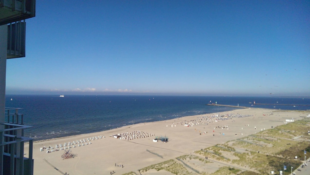 Blick zum Strand aus der 14. Etage Hotel Neptun