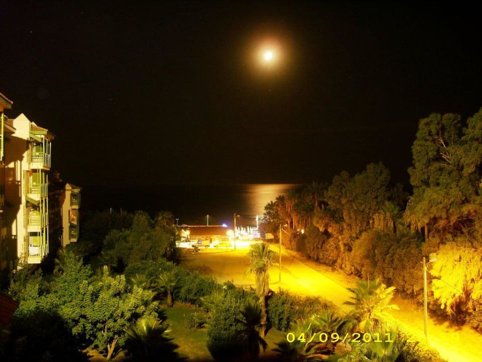 Blick vom Balkon bei Nacht Hotel Defne Star