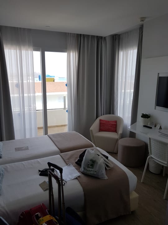 Das wollte man als direkten Meerblick verkaufen The Sea Hotel by Grupotel - Adults only