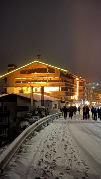 Außenansicht Hotel Alpenhof