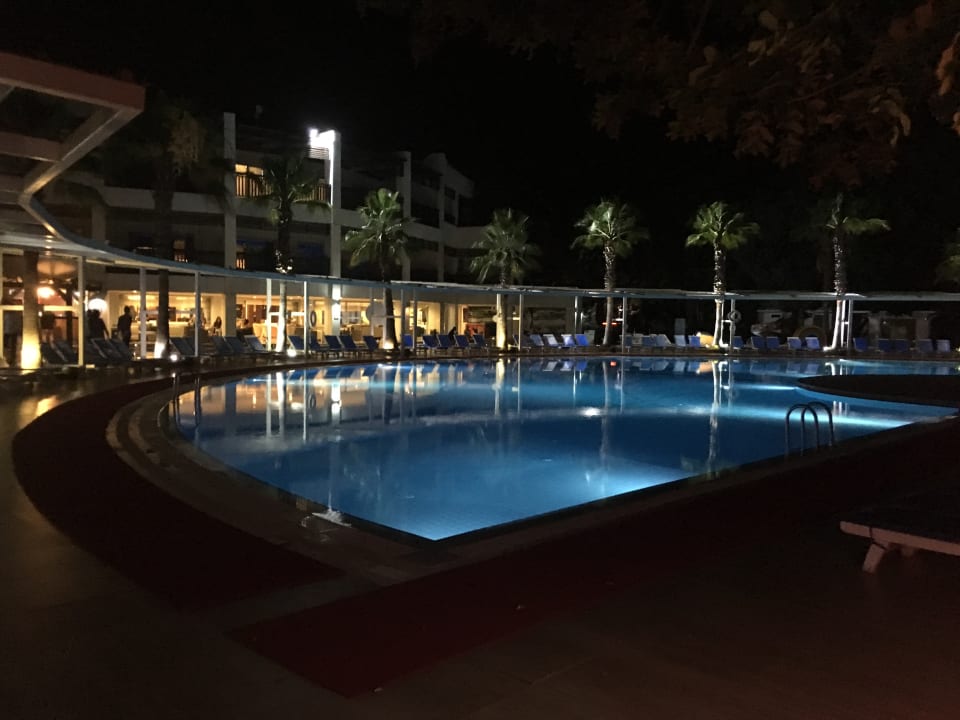 Pool Latanya Park Resort