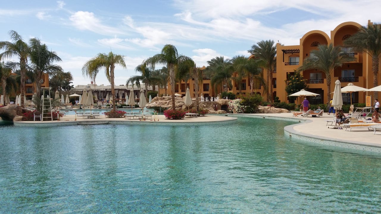 Poolanlage mit Animation und Poolbar Stella Beach Resort & Spa Makadi Bay