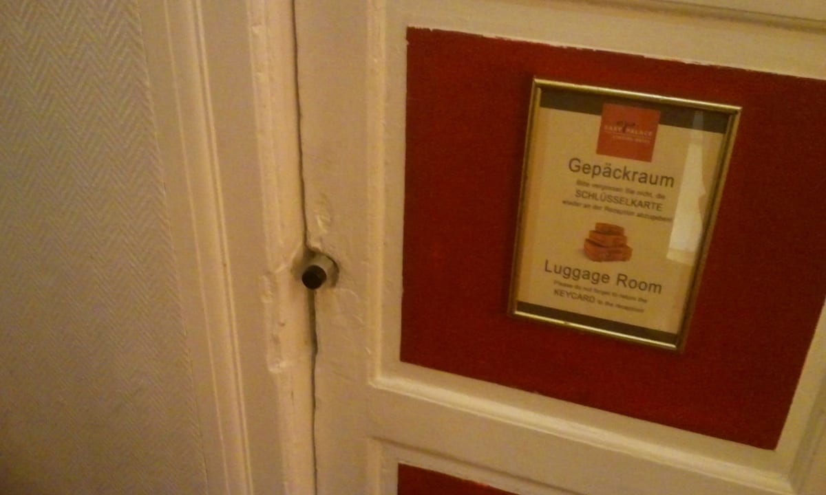 Tür (nicht so schlimm) Smart Stay Hotel Station