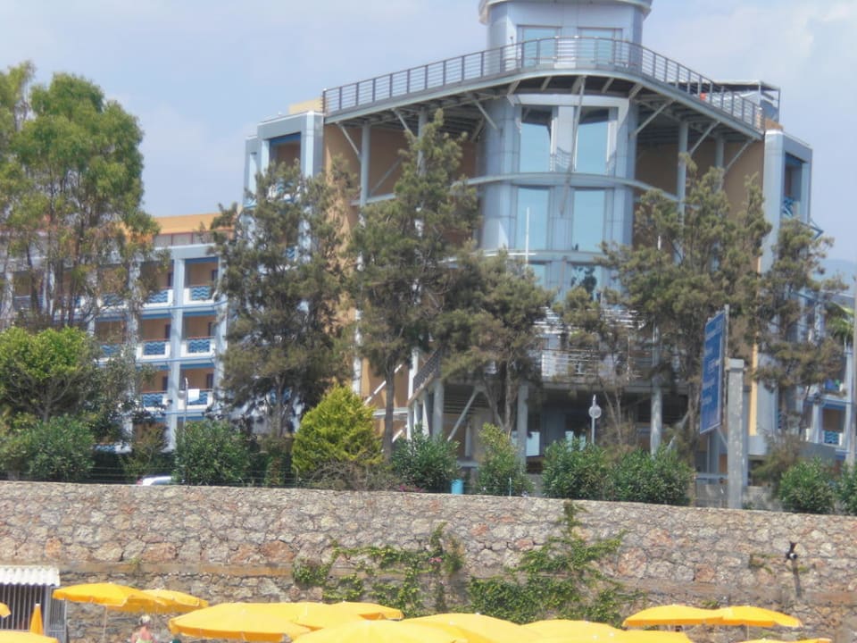 Blick vom Strand auf das Hotel Grand Kaptan