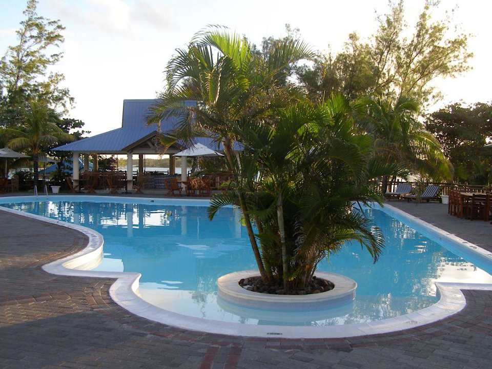 Pool Le Peninsula Bay Beach Resort & Spa