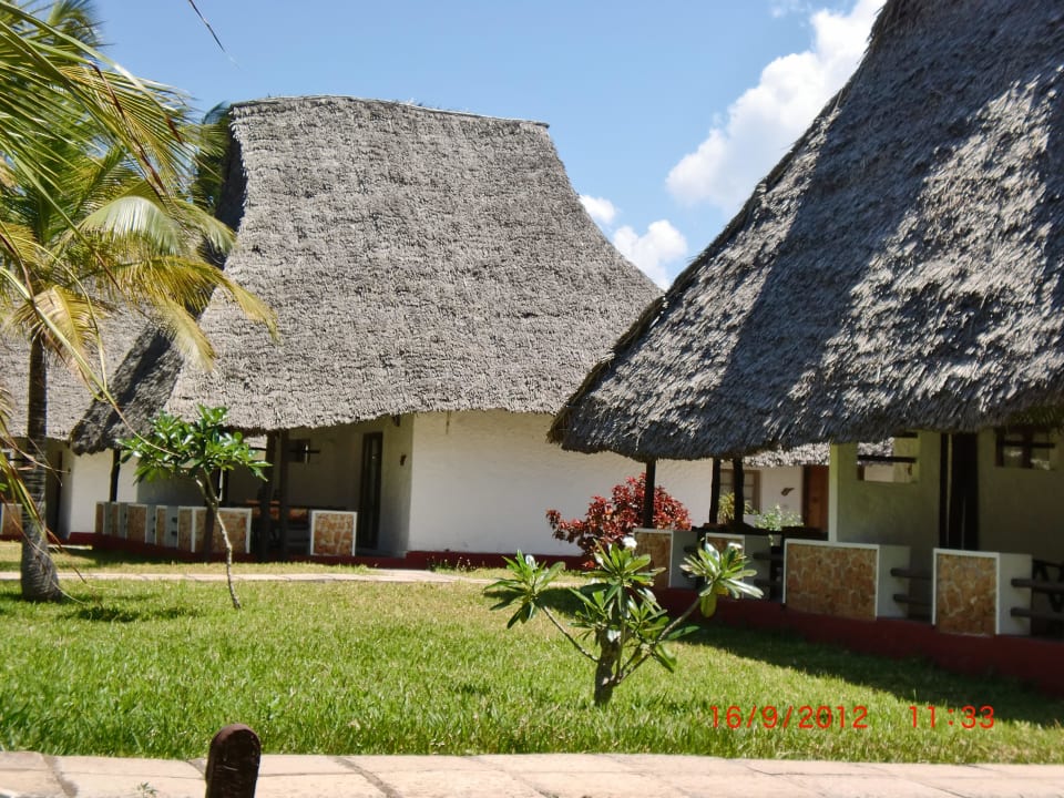 Bungalow Karafuu Beach Resort & Spa