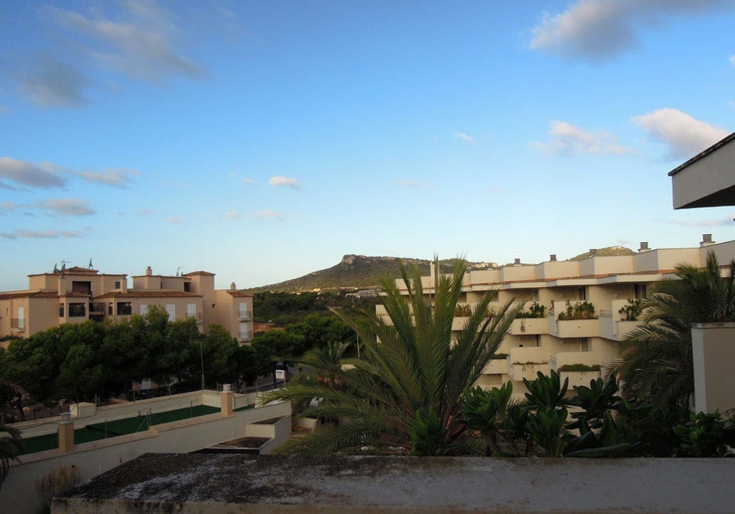 Mit Bergen im Hintergrund Globales Cala Bona