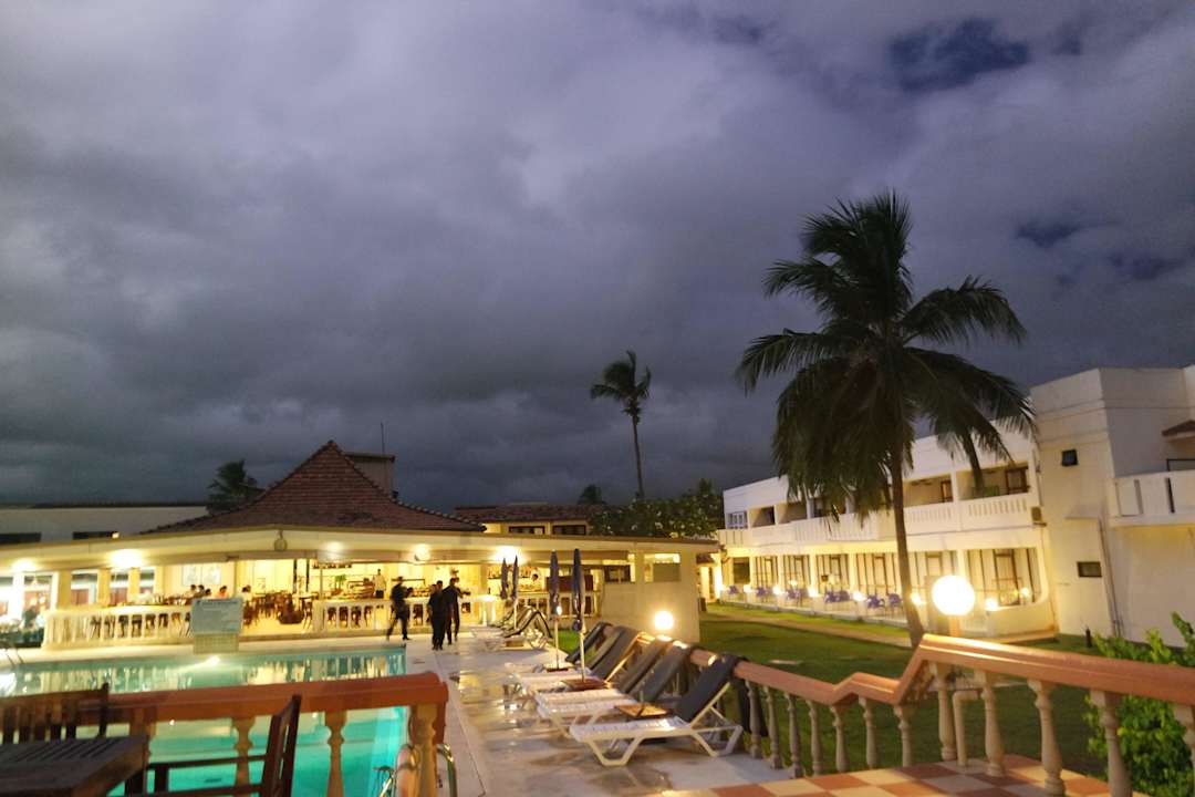 Von der Bar Blick zum Restaurant Hotel Golden Star Beach