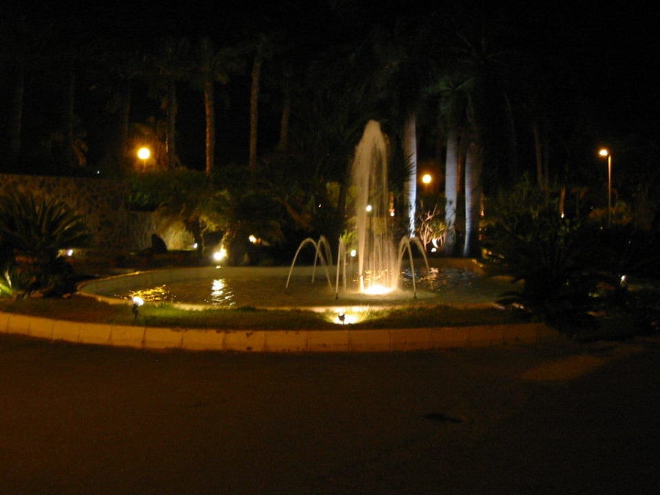 Springbrunnen vorm Eingang Tabaiba Princess