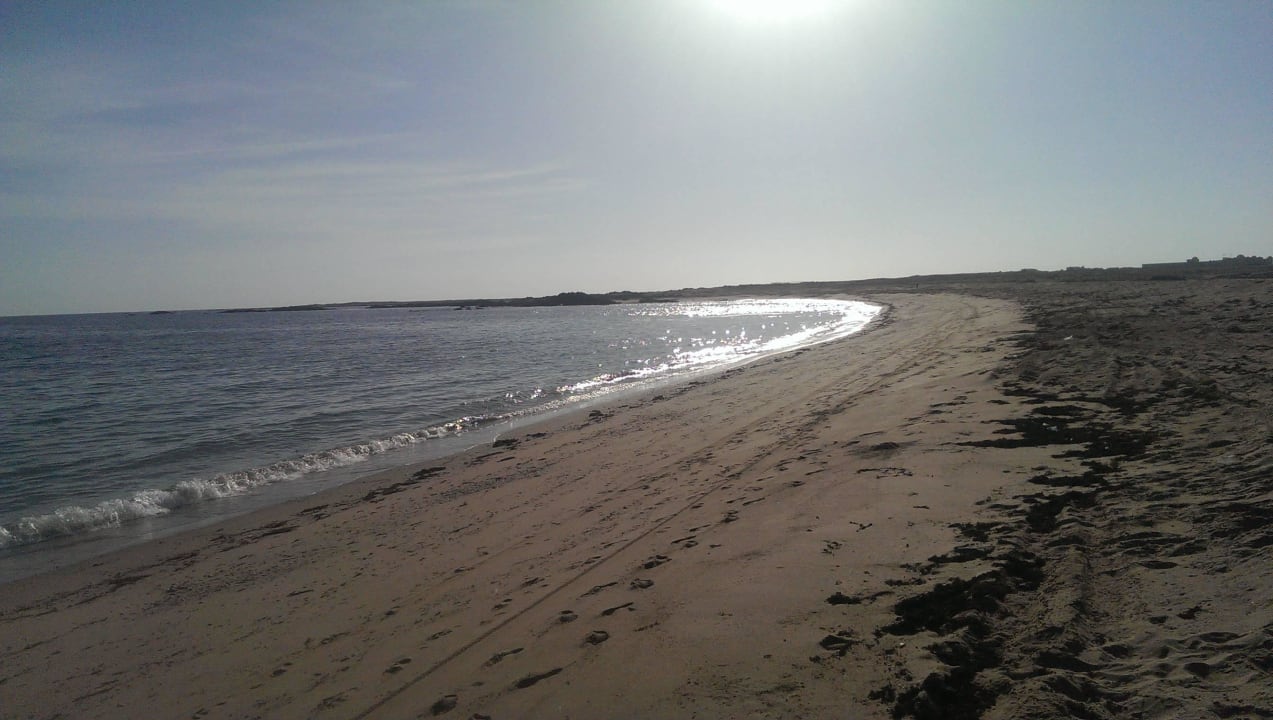 Strand in 2000m Entfernung Wyndham Garden Salalah Mirbat