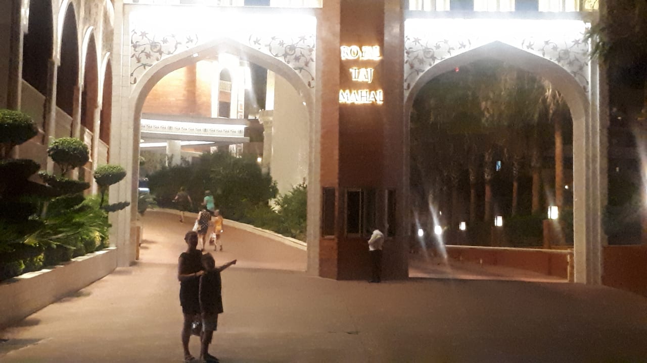 Außenansicht Royal Taj Mahal Hotel