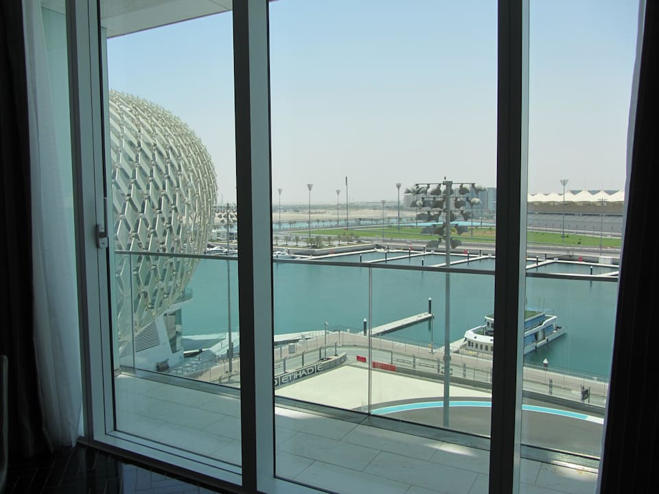 Ausblick auf Hafen und Formel 1 Strecke W Abu Dhabi - Yas Island