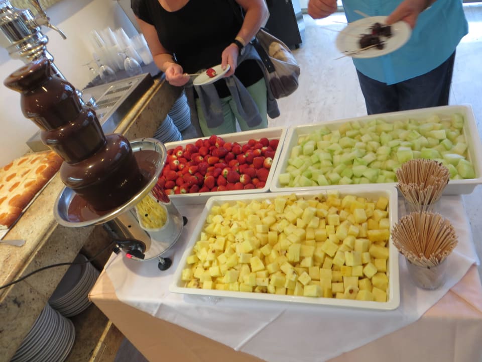 So gut sieht das Abendbuffet nicht immer aus Aparthotel Playa Dorada