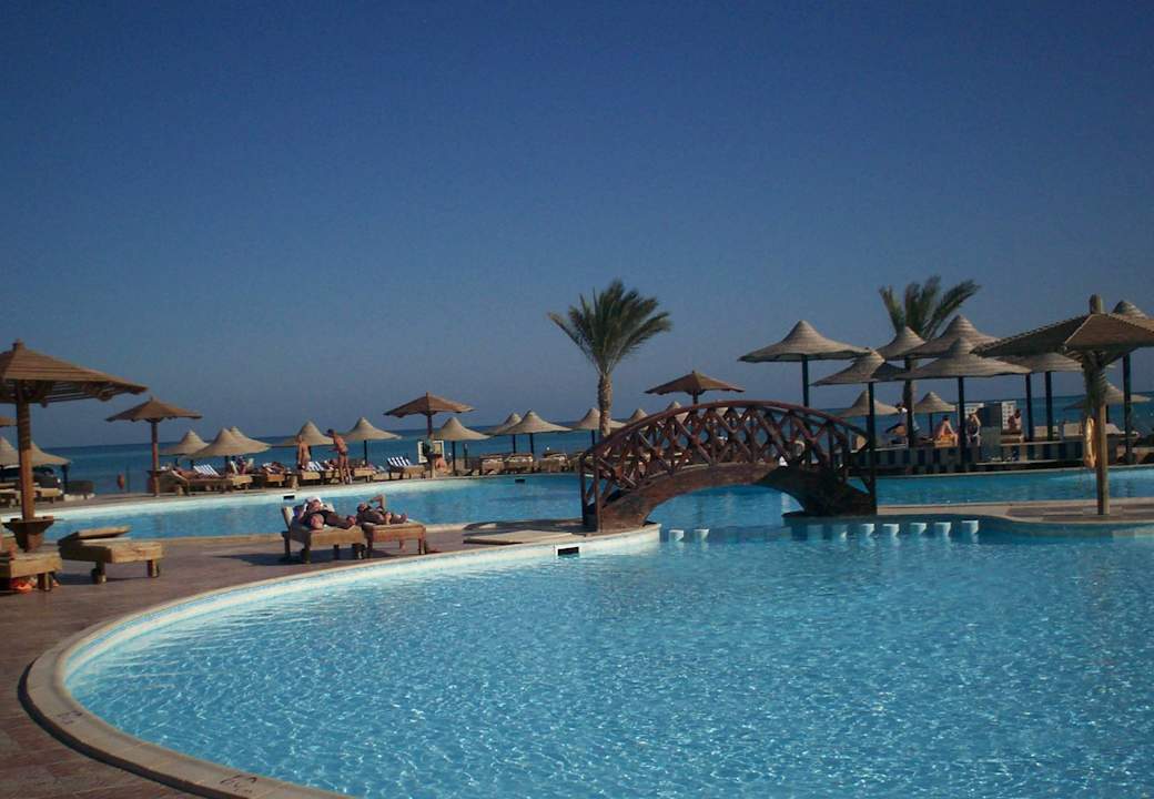 Красивый мостик Riviera Aqua Park Resort