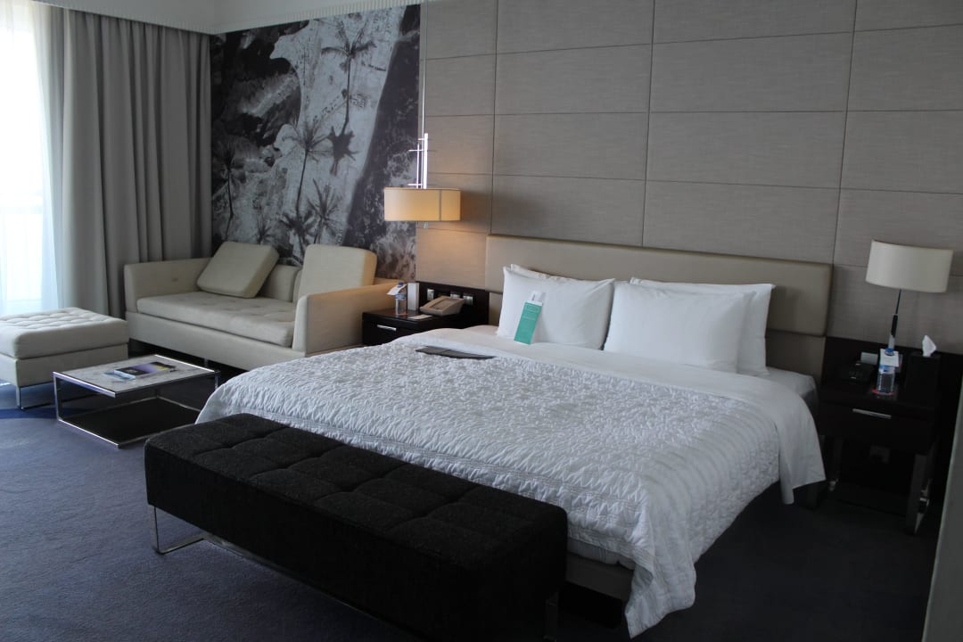 Bett Hotel Le Meridien Al Aqah Beach Resort