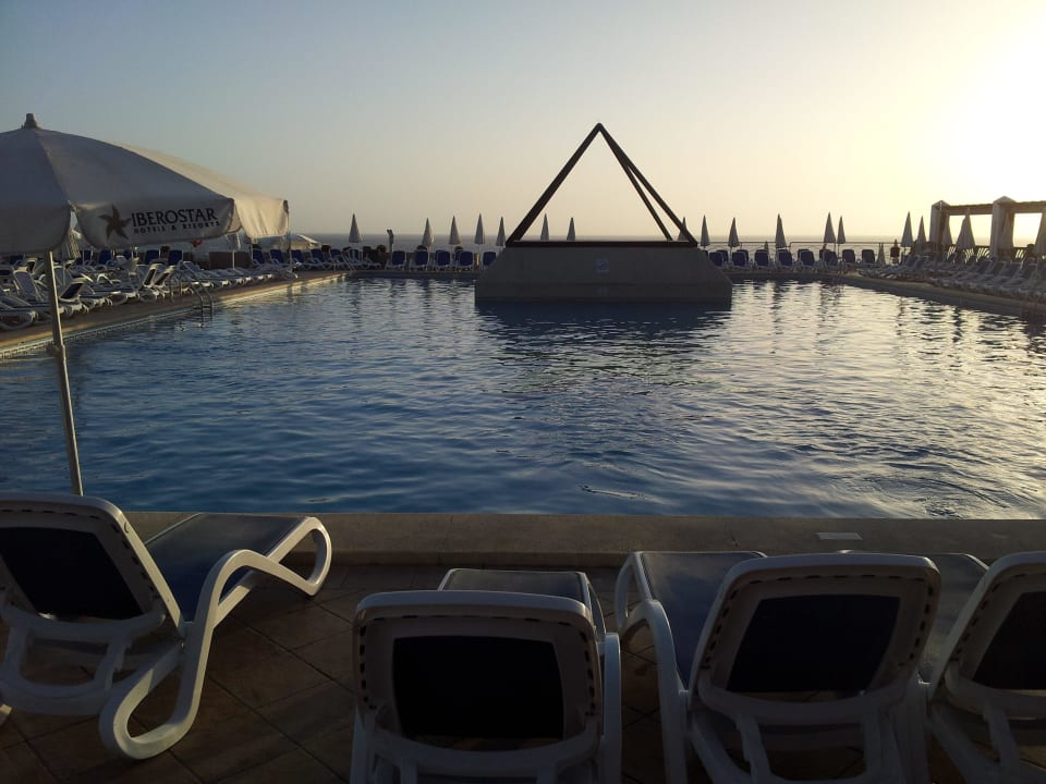 Pool Iberostar Waves Bouganville Playa