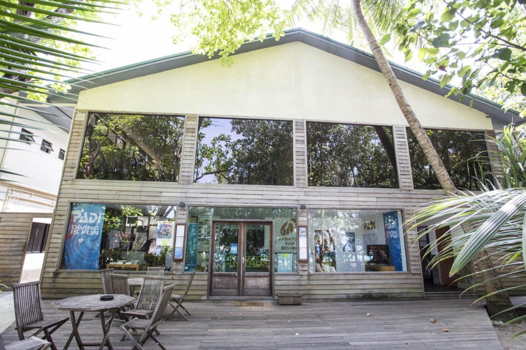 Unten Tauschschule, oben Fitnessraum Gangehi Island Resort