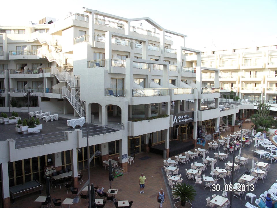 Hintereingang vom Pool aus AQUA Hotel Aquamarina & Spa