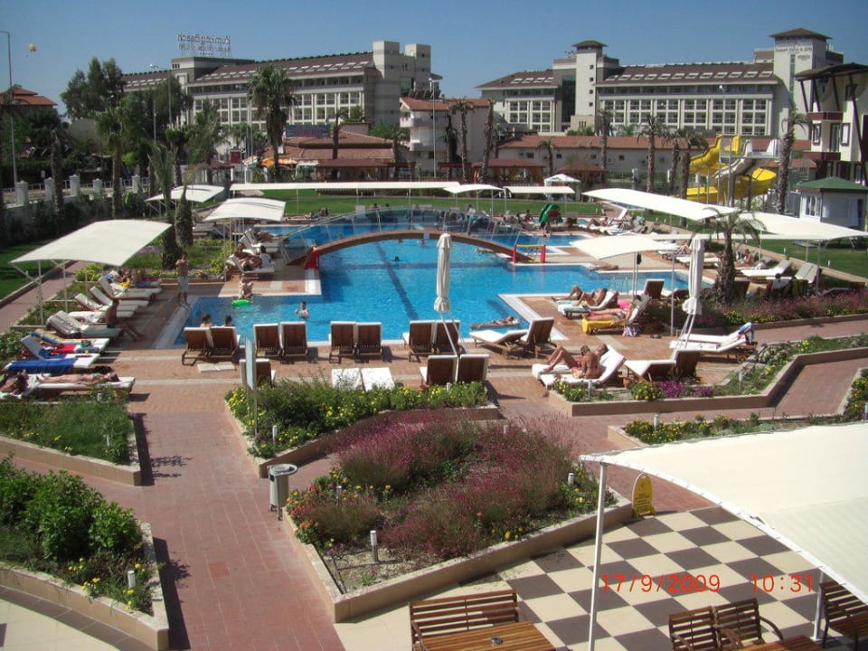 Ein Blick auf den Pool Hotel Sidekum