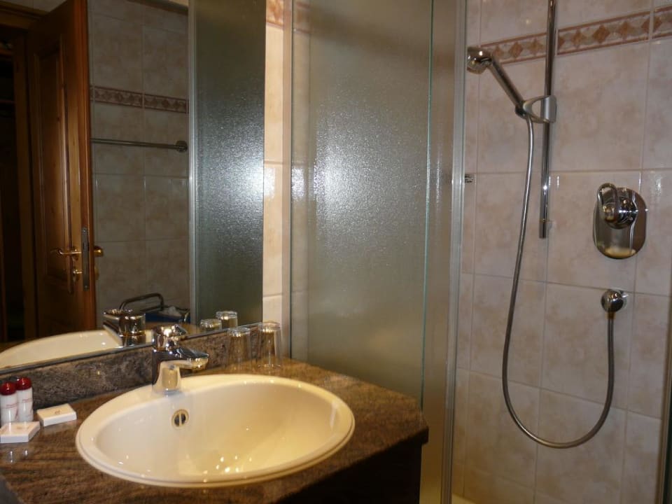 Bad mit Dusche Sackmann Wanderhotel