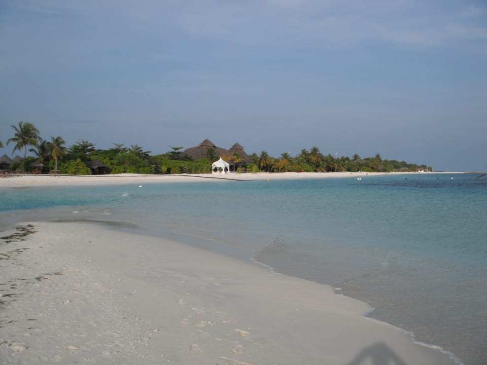 Von der Sandbank mit Blick zur Insel und "Kapelle" Kuredu Island Resort & Spa