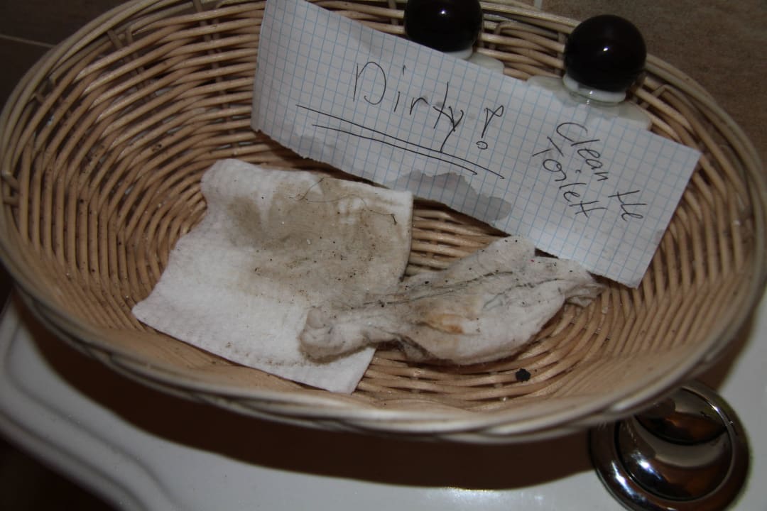 Einmal feucht um die Toilette. Hotel Mascotte