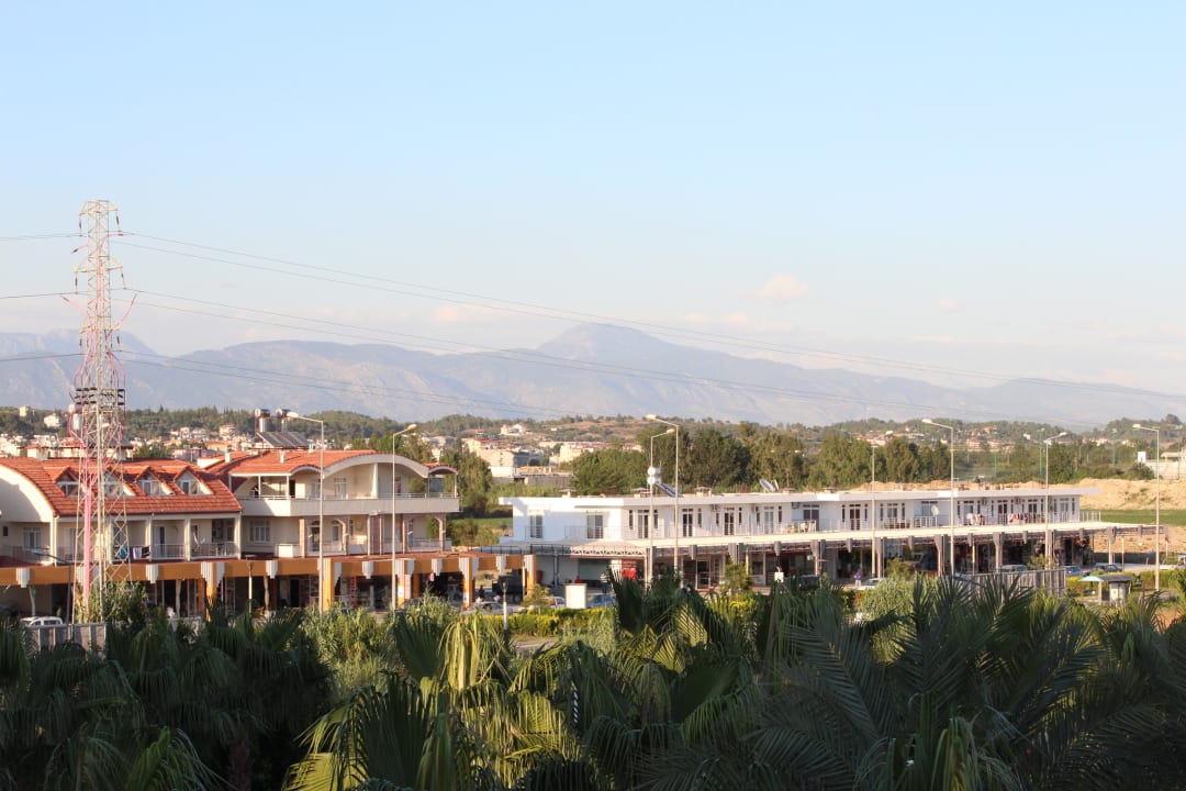 Ausblick auf Einkaufsmeile (Teilstück) Hane Family Resort