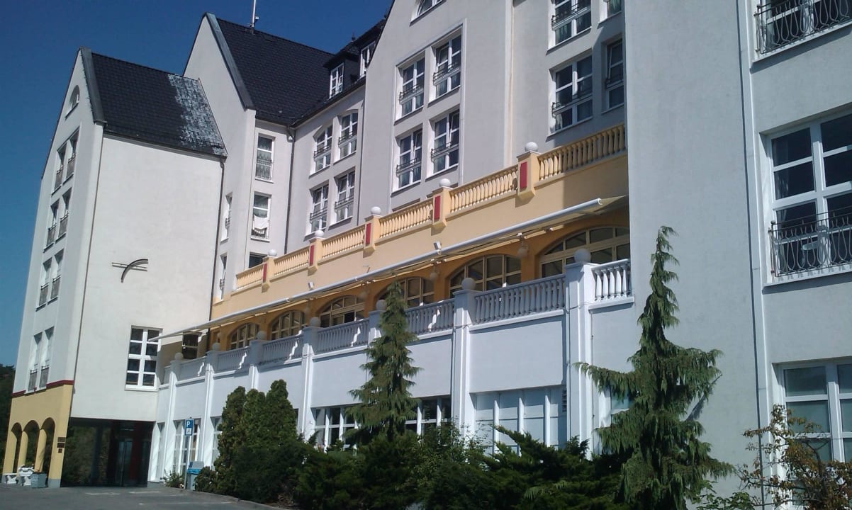 Hoteleingang + Restaurantterrasse Hotel Residenz