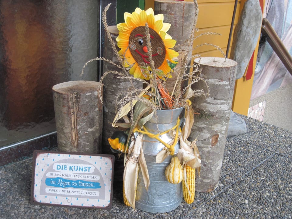 Dekoration am Eingangsbereich Pension & Ferienwohnung Solaria