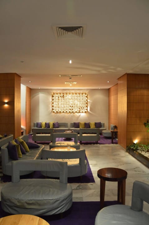 Teil der Sitzgelegenheiten The Orangers Beach Resort and Bungalows