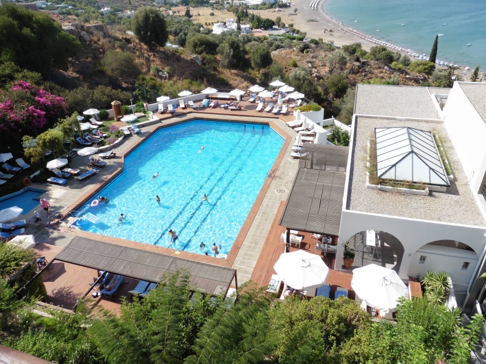 Pool von oben Lindos Mare, Seaside Hotel