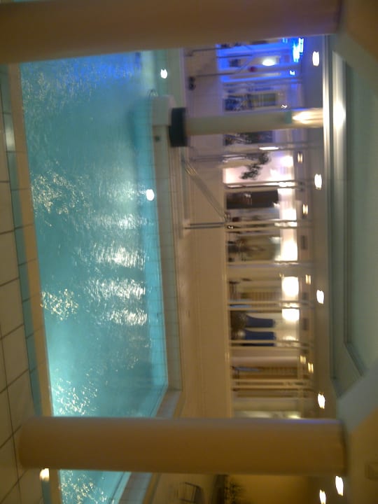 Innenpool und Fitness im Hintergrund Villa Sassa