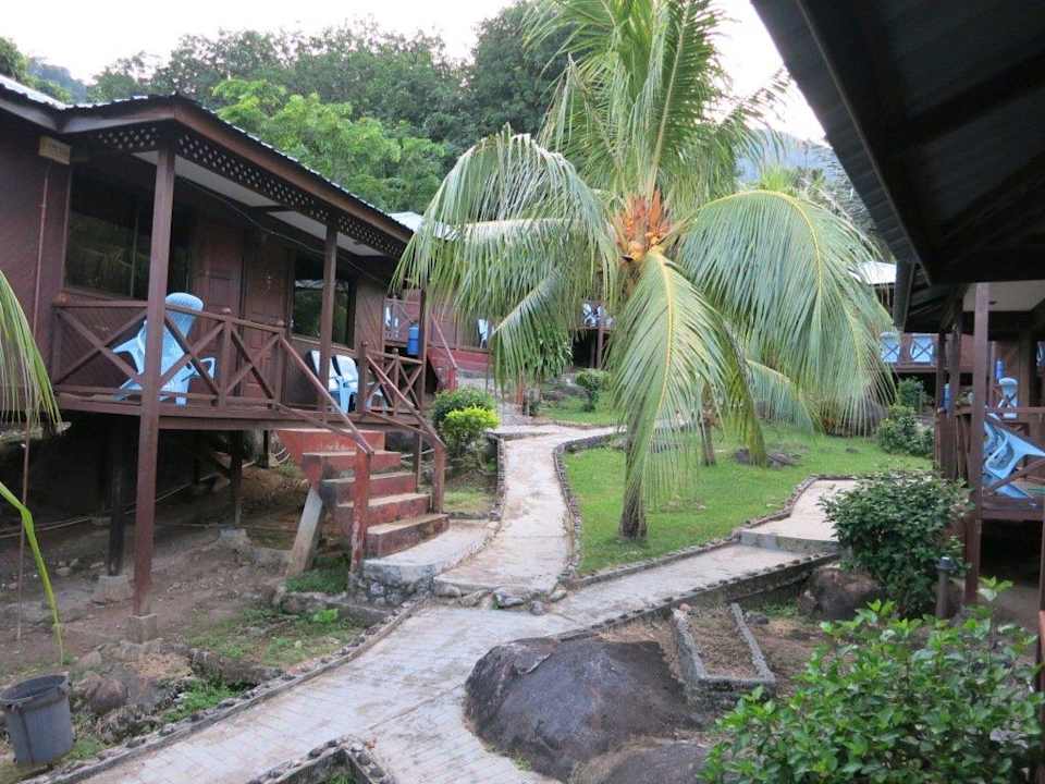 Weg zu den Hütten Island Reef Resort