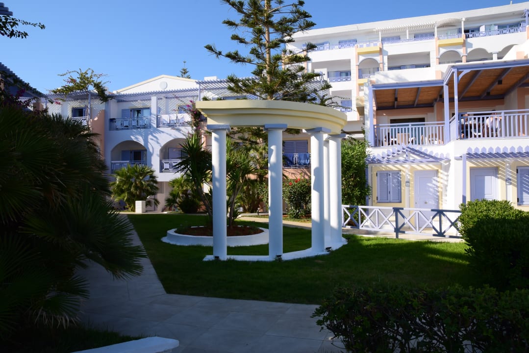 Gartenanlage Hotel Serita Beach