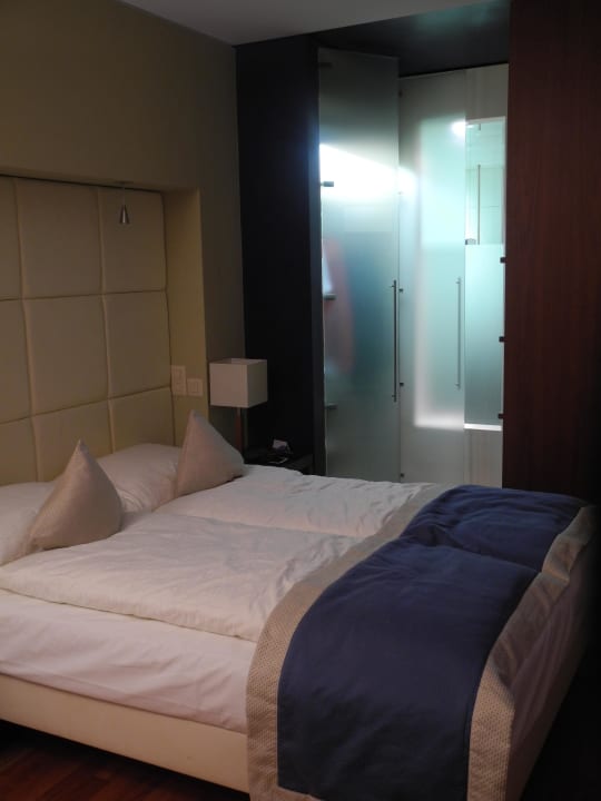 Blick zum Bad (Glastrennwand) Radisson Blu Hotel, St. Gallen