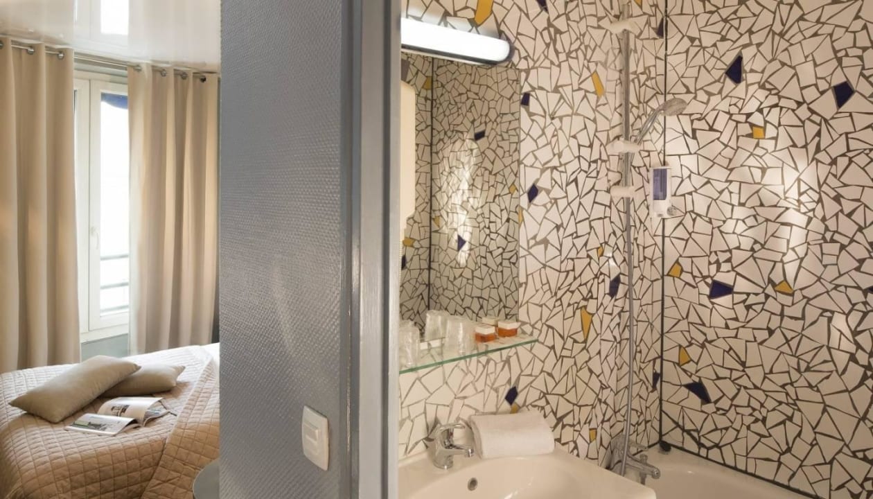 Guest Room Hotel Beaumarchais Rue Oberkampf